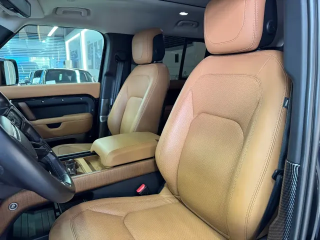 Land Rover Defender — Фото автомобиля 14