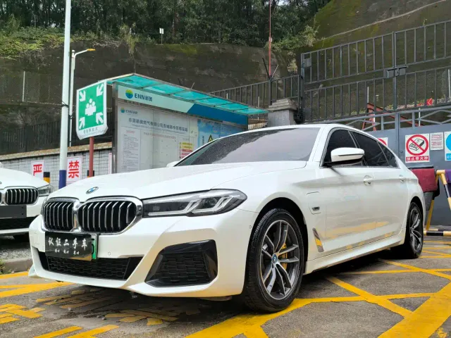 Фотография автомобиля — BMW 5 Series