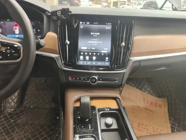 Volvo S90 — Фото автомобиля 12