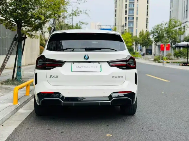 BMW iX3 — Фото автомобиля 5