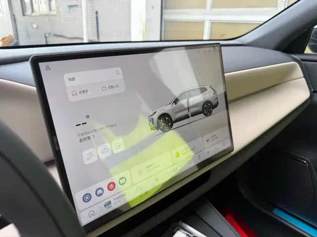 Volvo XC70 Plug-in Hybrid — Фото автомобиля 8