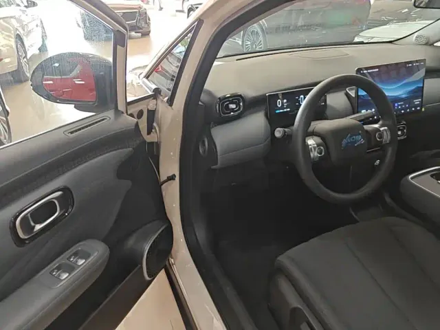 GAC Aion UT — Фото автомобиля 15