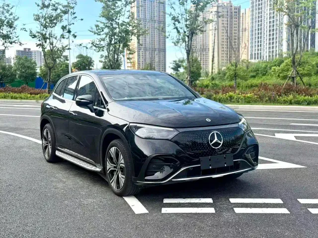Mercedes-Benz EQE SUV — Фото автомобиля 3