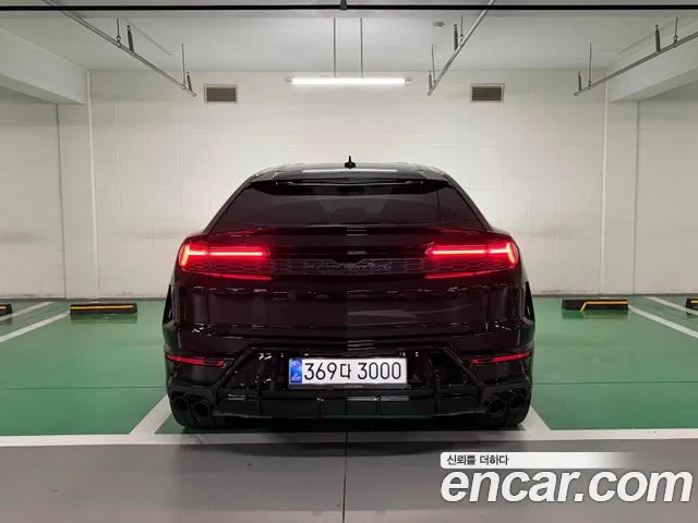 Lamborghini Urus — Фото автомобиля 10