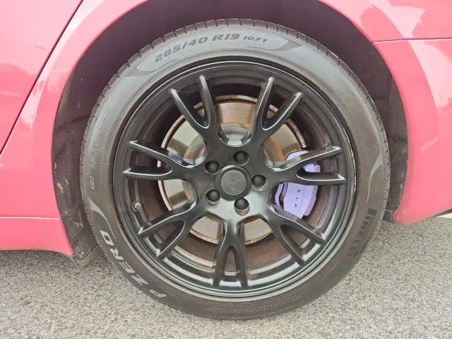 Tesla Model S — Фото автомобиля 16