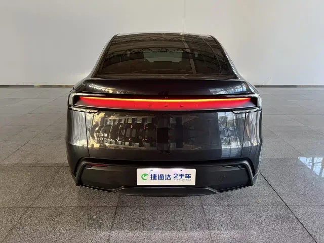 Tesla Model Y — Фото автомобиля 4