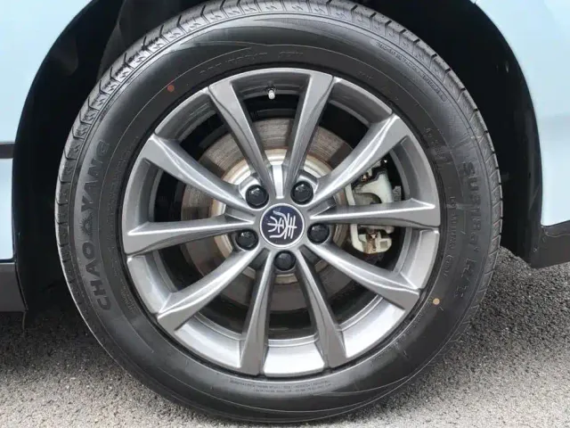 BYD Qin L — Фото автомобиля 25