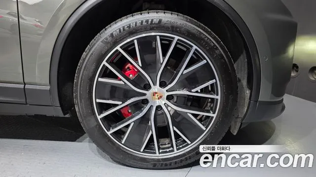 Porsche Macan Electric — Фото автомобиля 6