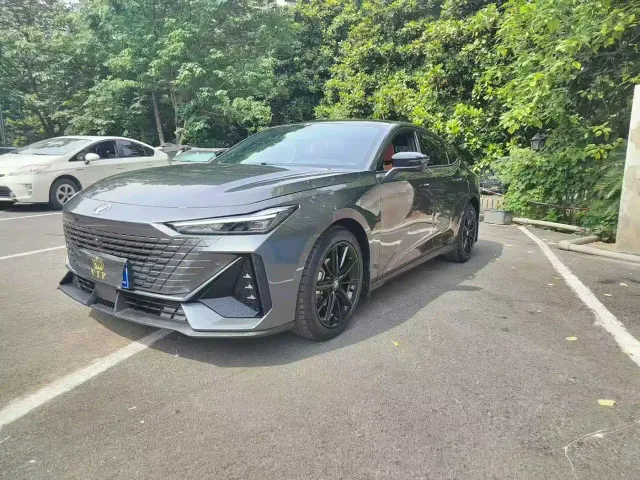Фотография автомобиля — Changan UNI-V