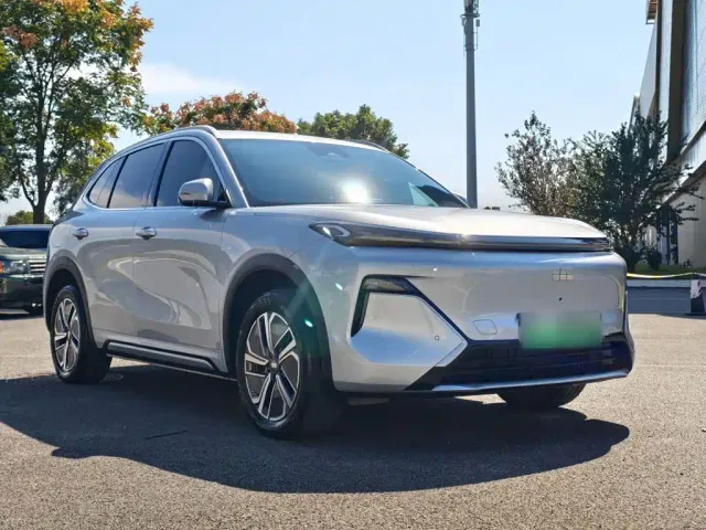 Geely Galaxy Starship 7 EM-i — Фото автомобиля 22