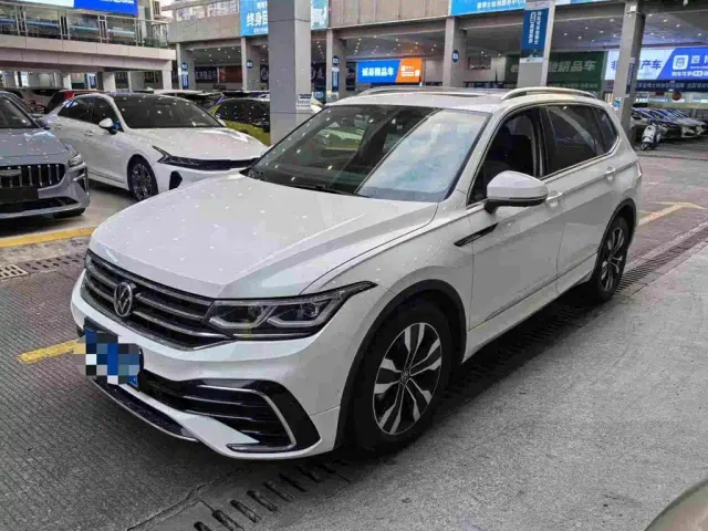 Volkswagen Tiguan L — Фото автомобиля 2