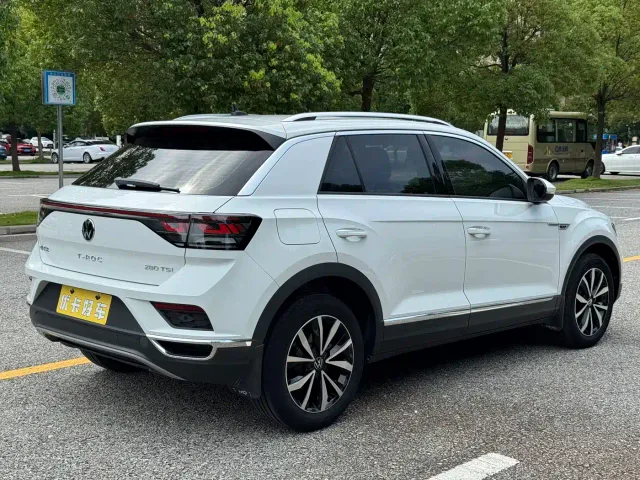 Volkswagen T-Roc — Фото автомобиля 3