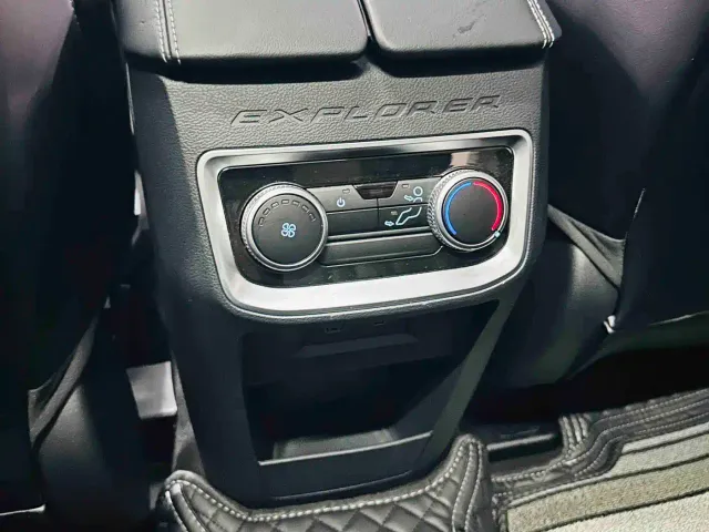 Ford Explorer — Фото автомобиля 17