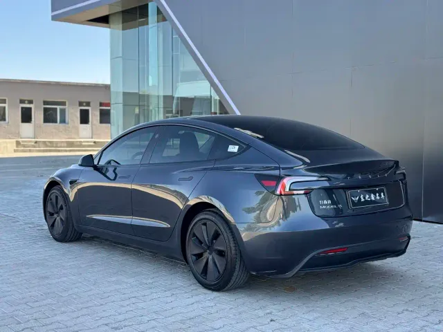 Tesla Model 3 — Фото автомобиля 6