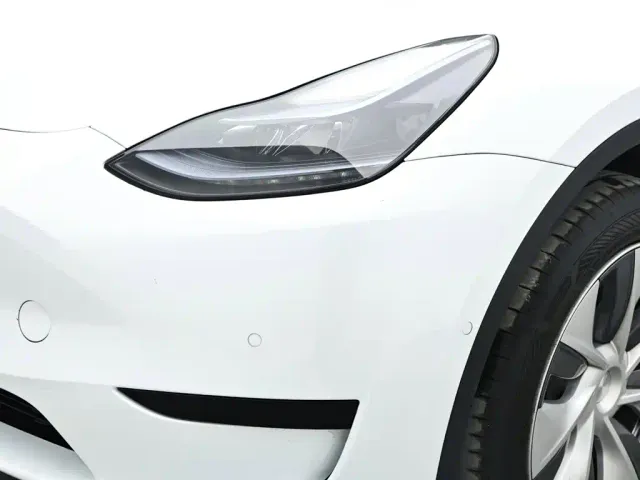 Tesla Model Y — Фото автомобиля 18