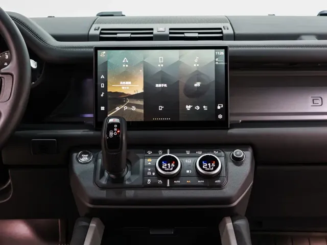 Land Rover Defender — Фото автомобиля 16