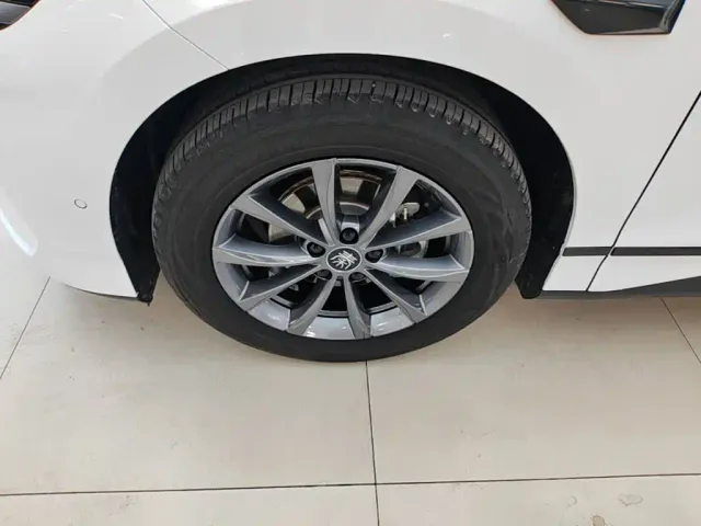 BYD Qin L — Фото автомобиля 22