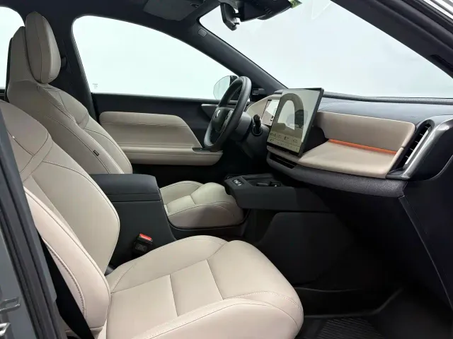 Volvo XC70 Plug-in Hybrid — Фото автомобиля 7