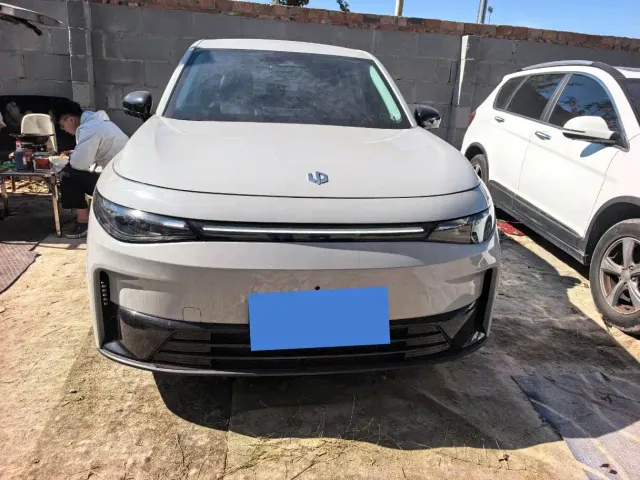 Leapmotor C10 — Фото автомобиля 2