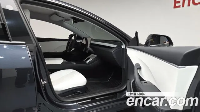 Tesla Model 3 — Фото автомобиля 15