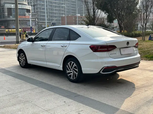 Volkswagen Lavida — Фото автомобиля 6
