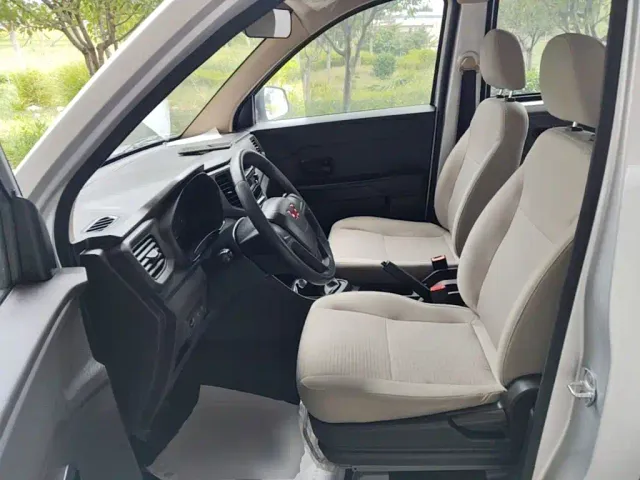 Wuling Hongguang V — Фото автомобиля 14