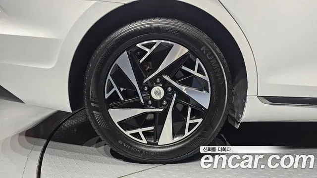Hyundai Grandeur (New) Hybrid — Фото автомобиля 5