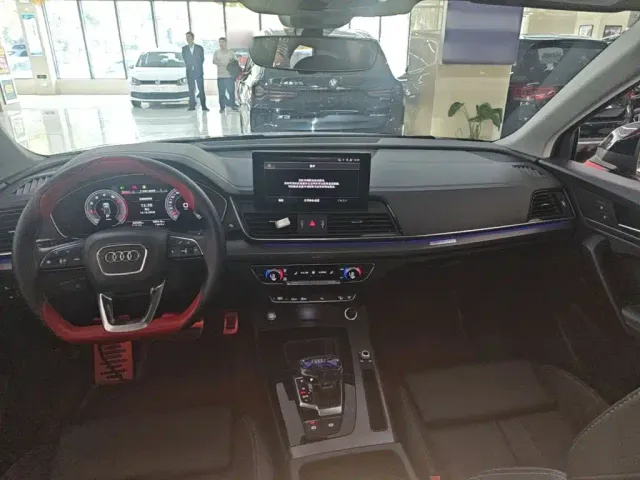 Audi Q5L — Фото автомобиля 9