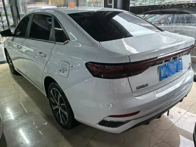 Geely Emgrand — Фото автомобиля 4