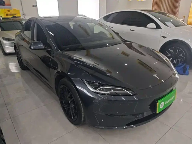 Tesla Model 3 — Фото автомобиля 3