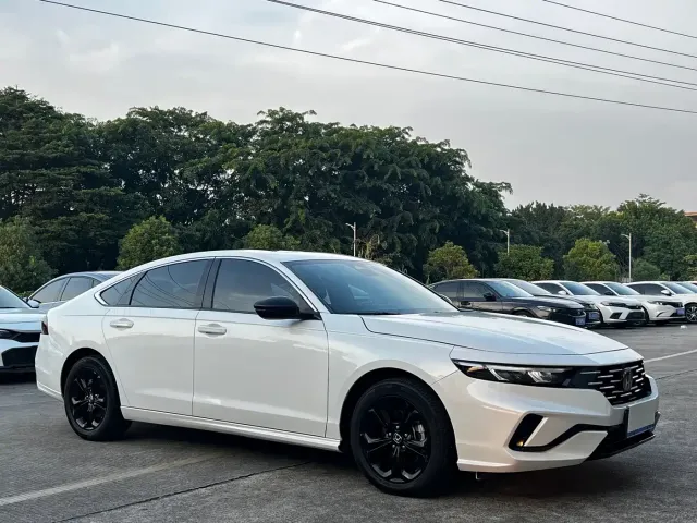 Honda Accord — Фото автомобиля 3