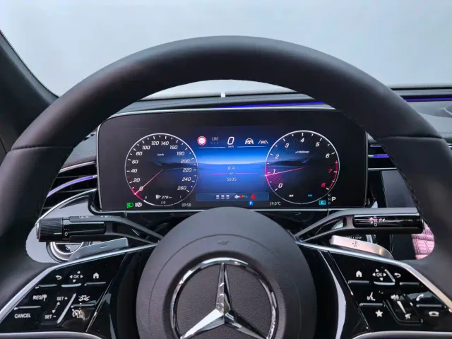Mercedes-Benz E-Class — Фото автомобиля 11