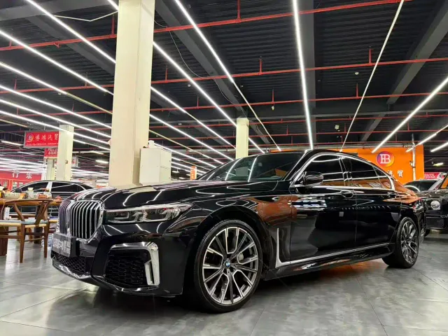 Фотография автомобиля — BMW 7 Series