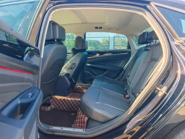Volkswagen Passat — Фото автомобиля 10