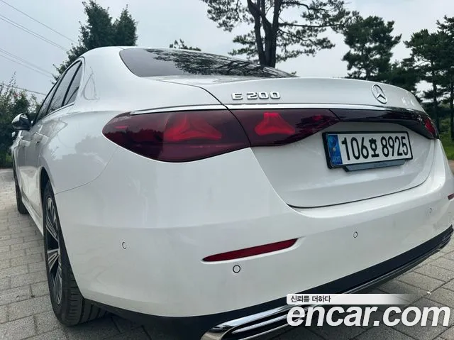 Mercedes-Benz E-Class — Фото автомобиля 3