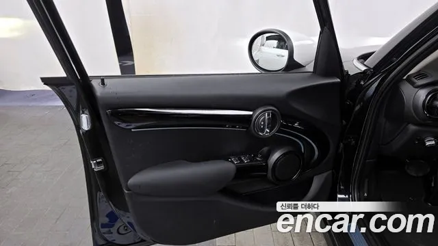 Mini Cooper Cooper 5 дверей Classic — Фото автомобиля 24