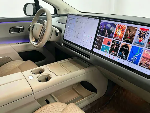 Li Auto i8 — Фото автомобиля 4