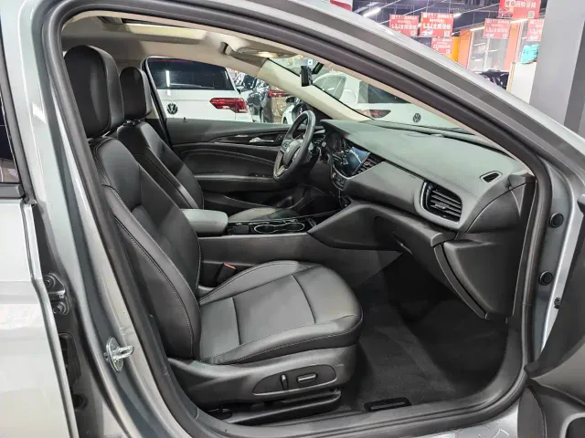 Buick Regal — Фото автомобиля 11