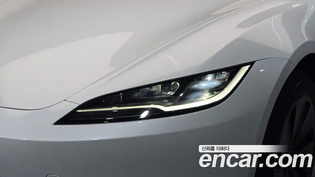 Tesla Model 3 — Фото автомобиля 7