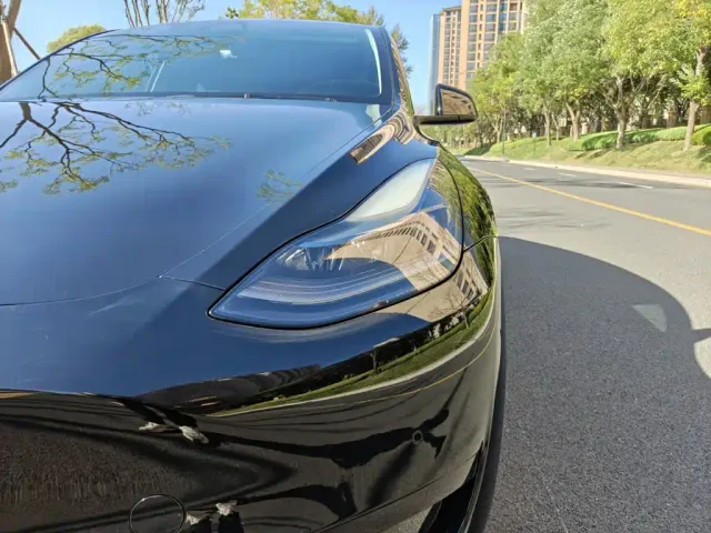 Tesla Model Y — Фото автомобиля 23