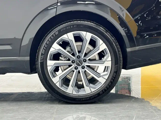 Lynk & Co 09 — Фото автомобиля 26