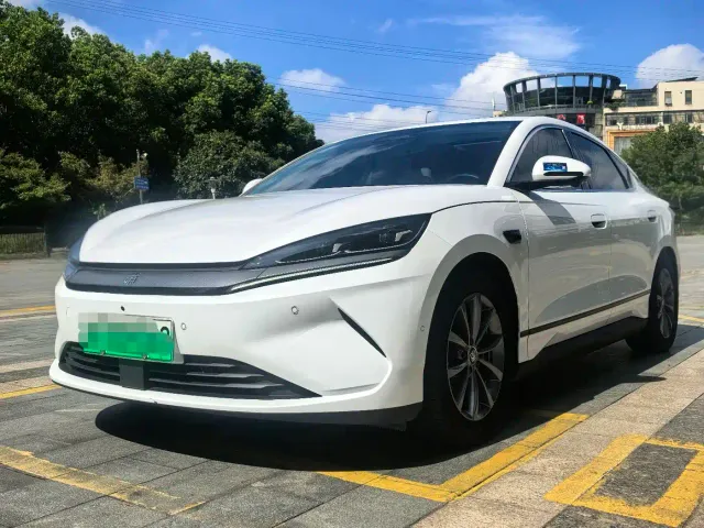 Фотография автомобиля — BYD Qin L
