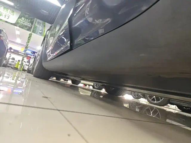 Tesla Model Y — Фото автомобиля 21