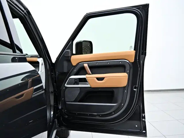 Land Rover Defender — Фото автомобиля 22