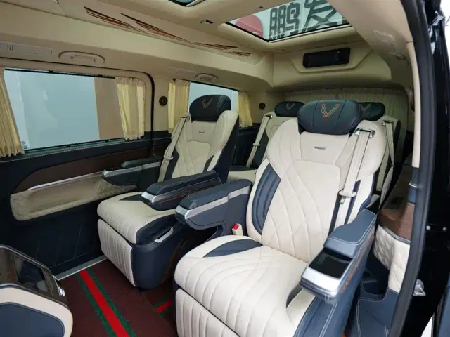 Mercedes-Benz V-Class — Фото автомобиля 16