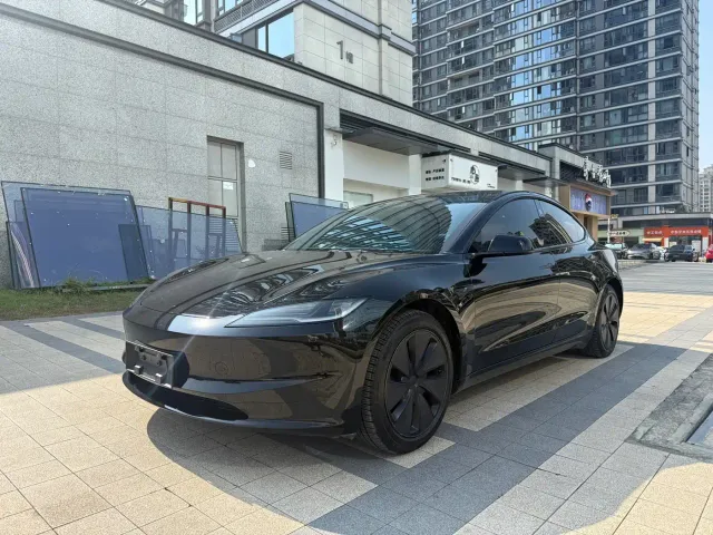 Фотография автомобиля — Tesla Model 3