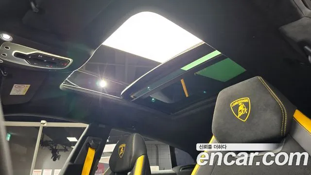 Lamborghini Urus — Фото автомобиля 19