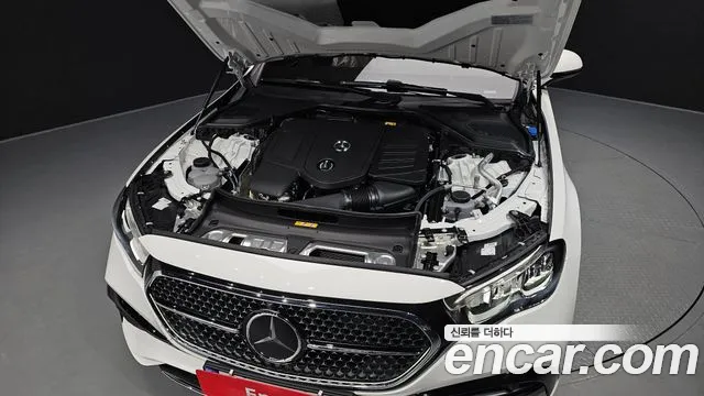 Mercedes-Benz E-Class — Фото автомобиля 2