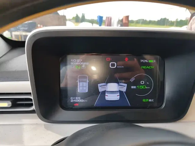 Wuling Hongguang Mini EV — Фото автомобиля 11