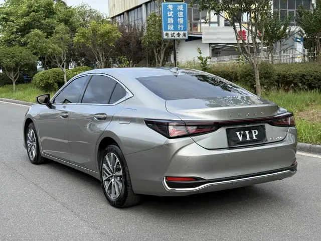Lexus ES — Фото автомобиля 6